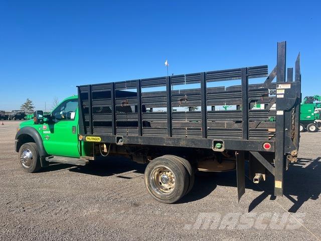 Ford F-450 平ボディー