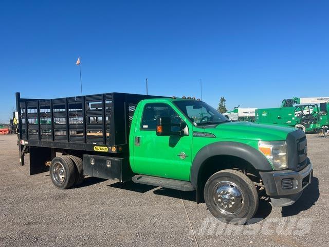 Ford F-450 平ボディー