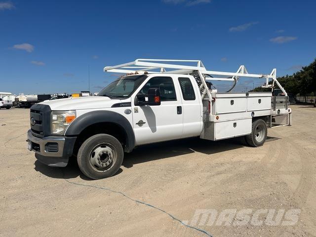 Ford F-450 平ボディー