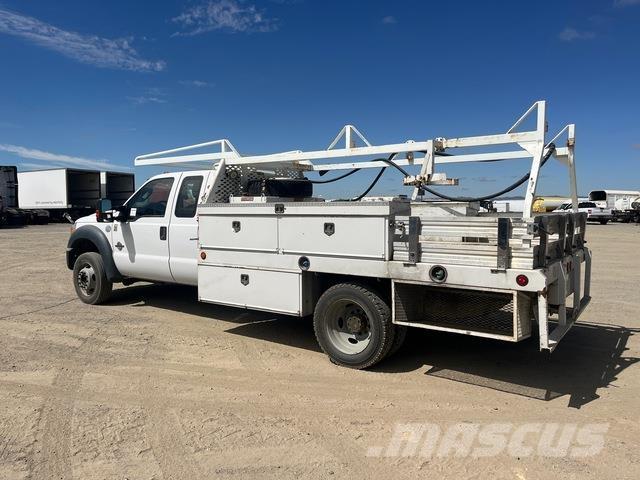Ford F-450 平ボディー