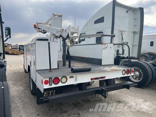 Ford F-450 トラック高所作業車