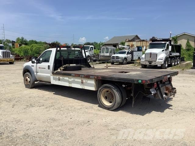Ford F-550 平ボディー