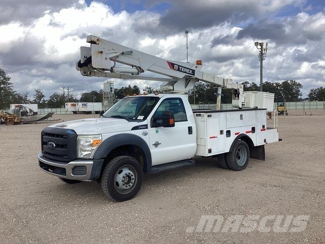 Ford F-550 トラック高所作業車