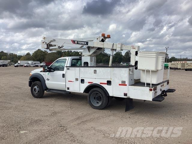Ford F-550 トラック高所作業車