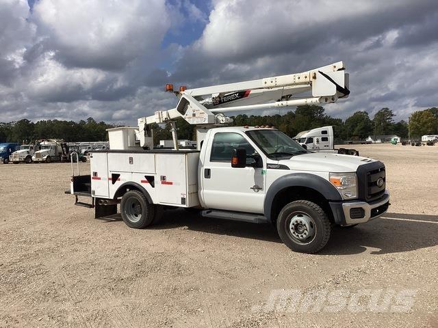 Ford F-550 トラック高所作業車
