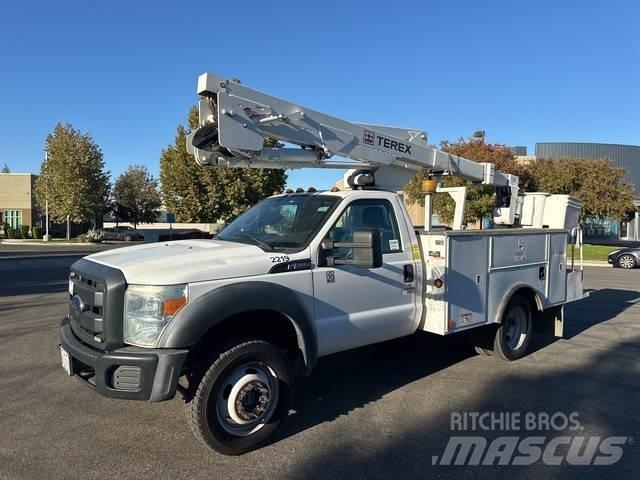 Ford F-550 トラック高所作業車