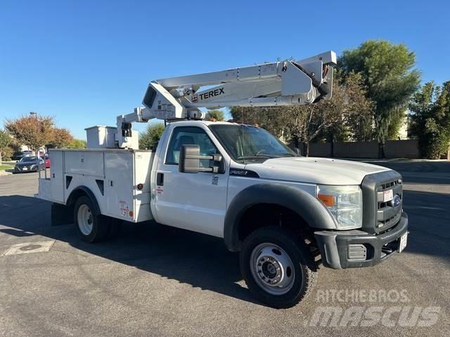 Ford F-550 トラック高所作業車