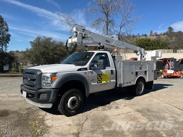 Ford F-550 トラック高所作業車