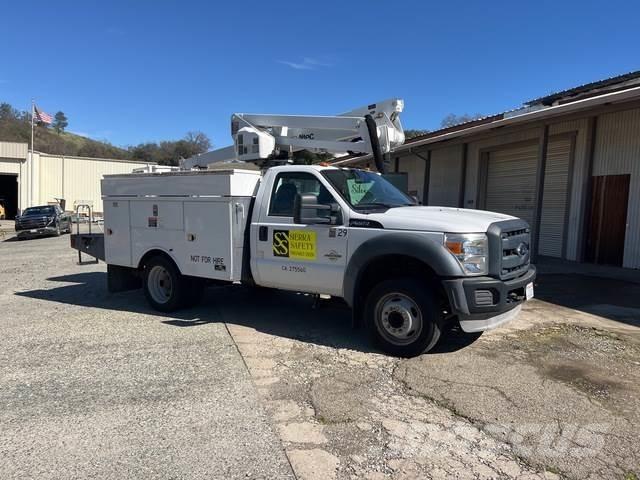 Ford F-550 トラック高所作業車