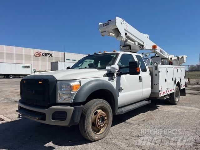 Ford F-550 トラック高所作業車