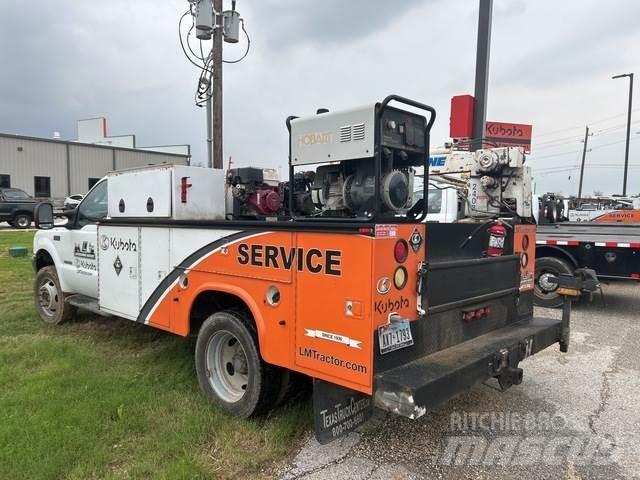 Ford F-550 多目的／汎用車両