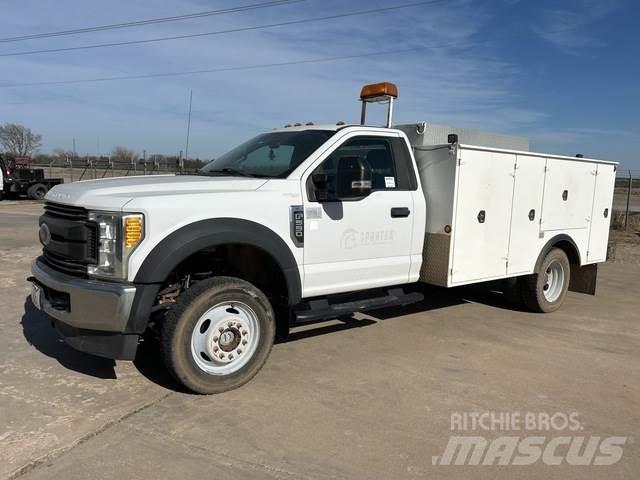 Ford F-550 多目的／汎用車両