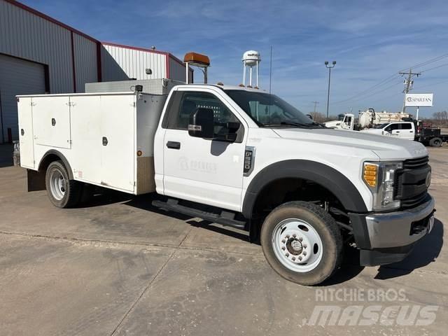Ford F-550 多目的／汎用車両