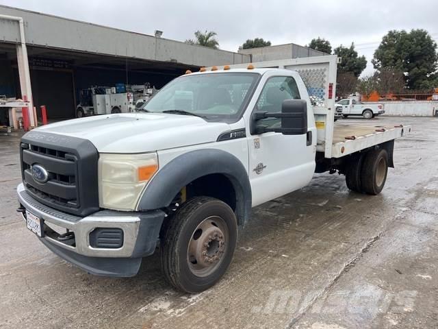 Ford F-550 平ボディー