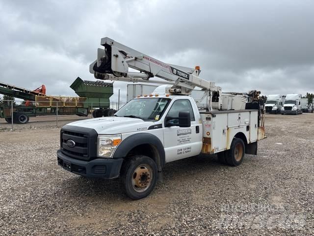 Ford F-550 トラック高所作業車
