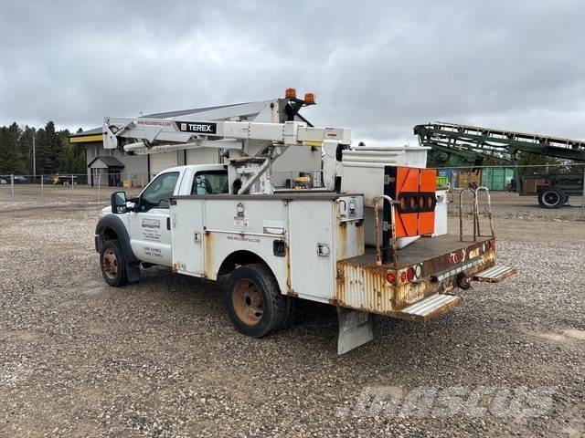 Ford F-550 トラック高所作業車