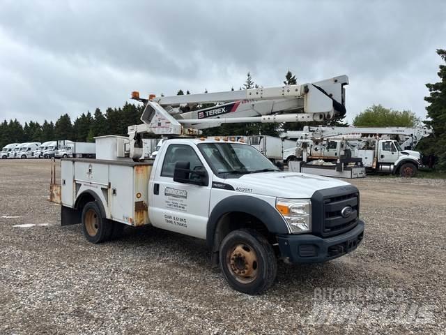 Ford F-550 トラック高所作業車