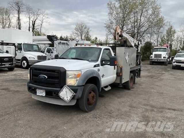 Ford F-550 平ボディー