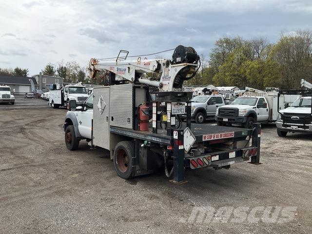 Ford F-550 平ボディー