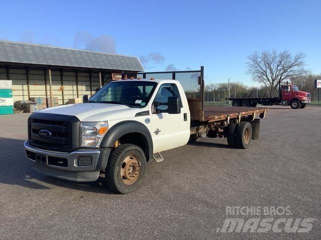 Ford F-550 平ボディー