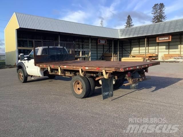 Ford F-550 平ボディー