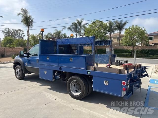 Ford F-550 ピックアップ／ドロップサイド
