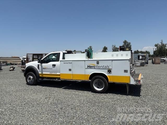 Ford F-550 多目的／汎用車両