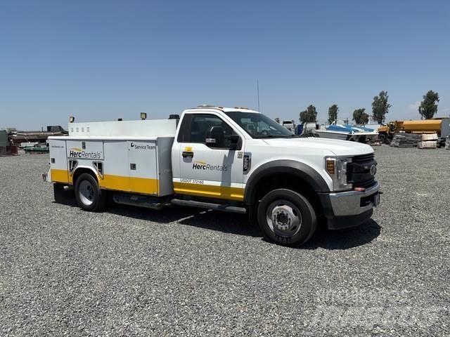 Ford F-550 多目的／汎用車両
