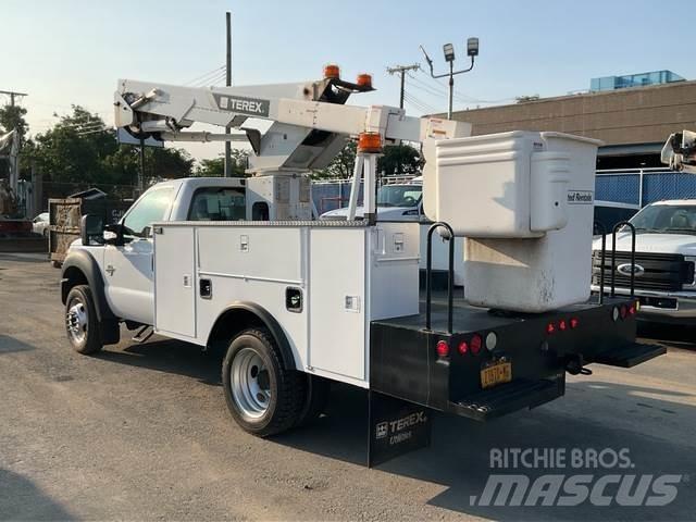 Ford F-550 トラック高所作業車