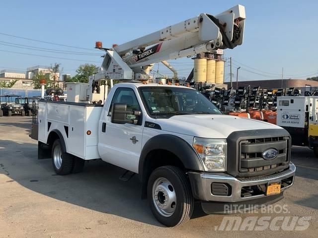 Ford F-550 トラック高所作業車