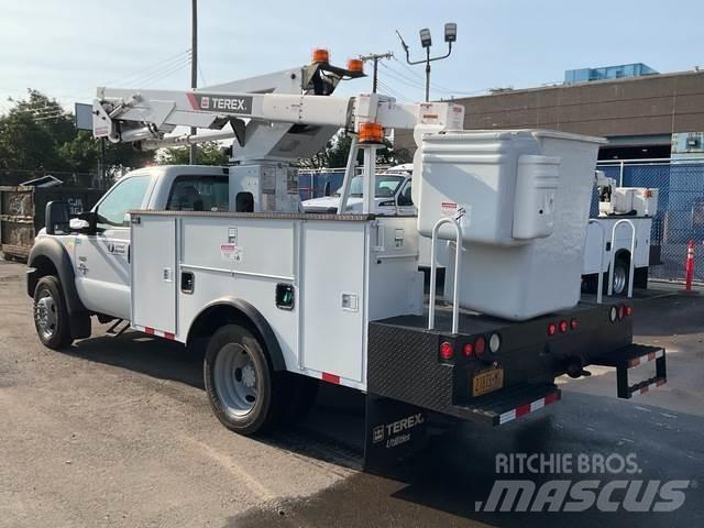Ford F-550 トラック高所作業車