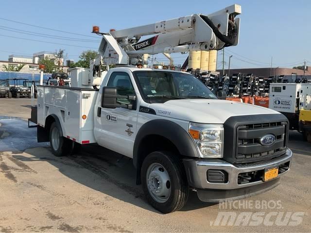 Ford F-550 トラック高所作業車
