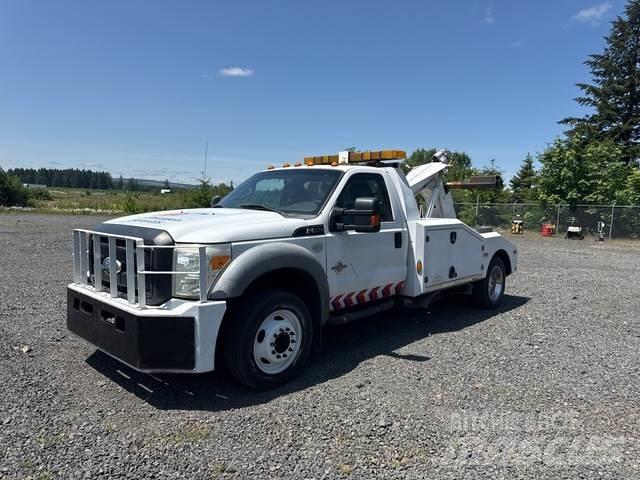 Ford F-550 レッカー車