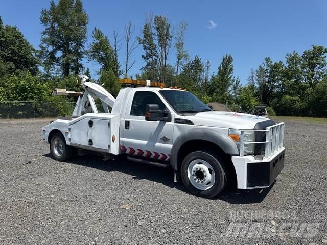 Ford F-550 レッカー車