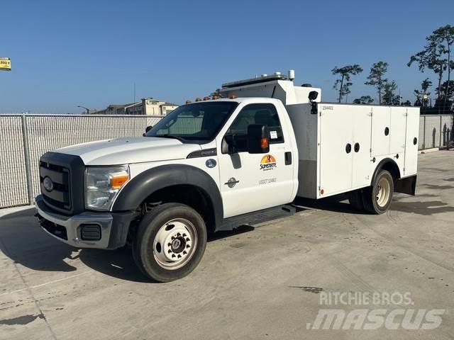 Ford F-550 多目的／汎用車両