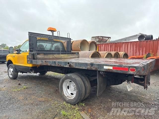 Ford F-550 平ボディー