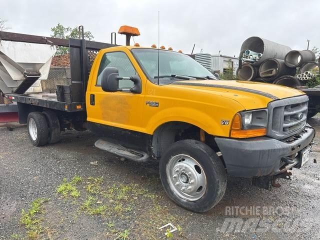 Ford F-550 平ボディー