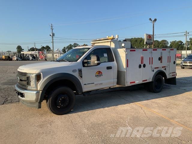 Ford F-550 多目的／汎用車両