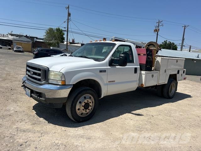 Ford F-550 多目的／汎用車両