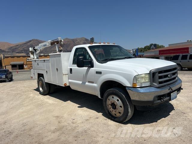 Ford F-550 多目的／汎用車両