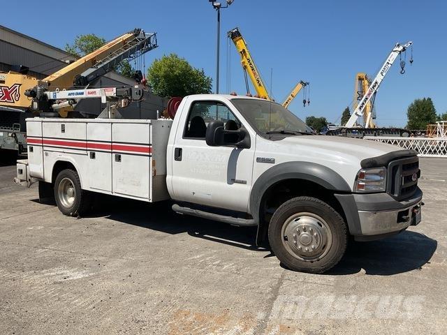 Ford F-550 多目的／汎用車両
