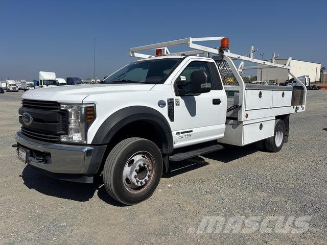 Ford F-550 平ボディー