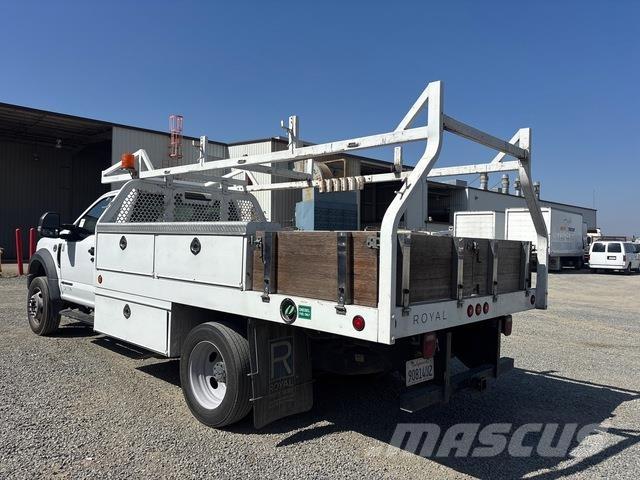Ford F-550 平ボディー