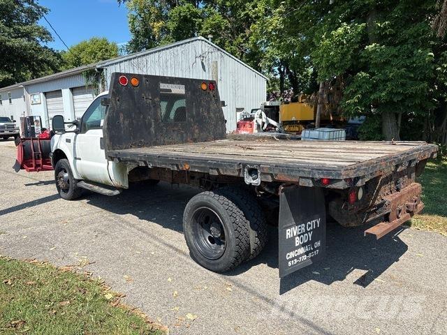 Ford F-550 平ボディー