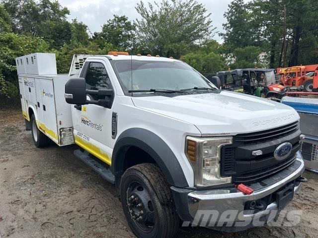 Ford F-550 多目的／汎用車両