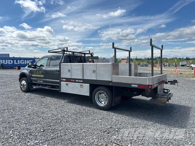 Ford F-550 平ボディー