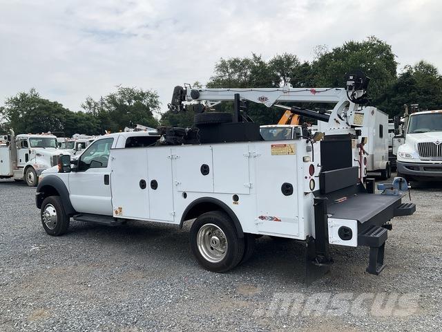 Ford F-550 多目的／汎用車両