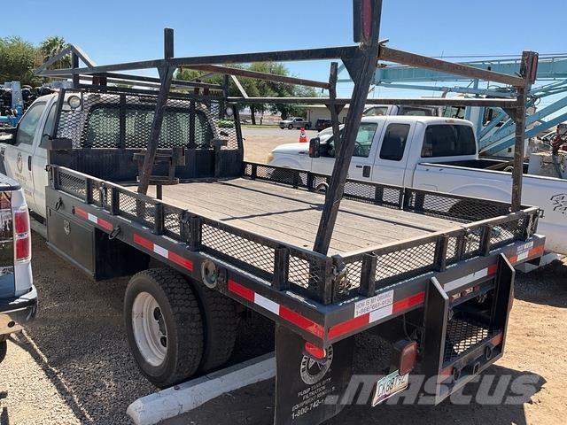 Ford F-550 平ボディー