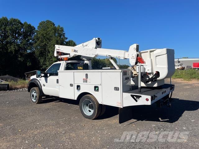 Ford F-550 トラック高所作業車