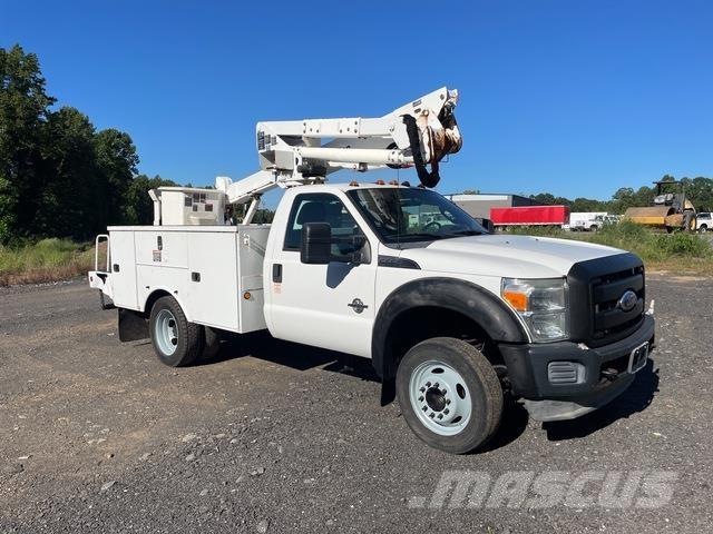 Ford F-550 トラック高所作業車